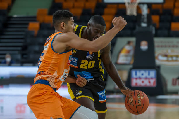 通过社交媒 通过社交媒